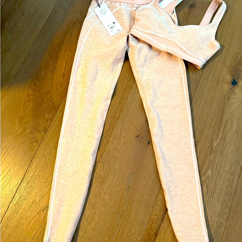 ALO alosoft pink heart throb set.  Size xs